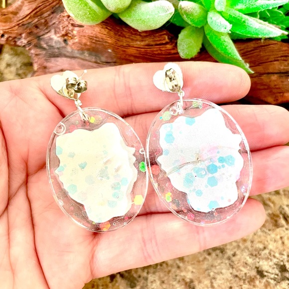 Hello Kitty Acrylic Earrings - Picture 4 of 4